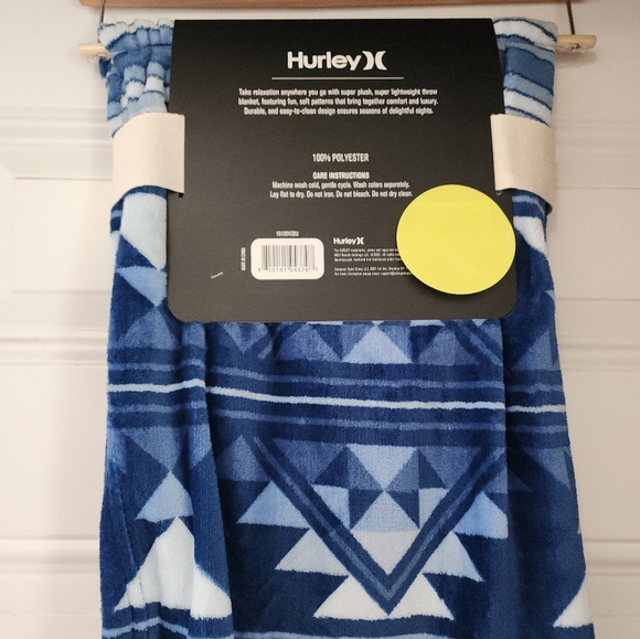 COPY - NWT Soft Hurley Blue throw / Blanket - Picture 7 of 7